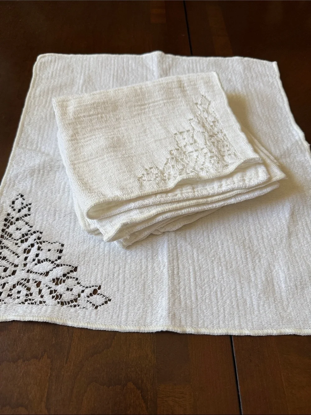 VTG ca 1960’s French White cotton gauze lace Corner dinner Napkins Quaker style